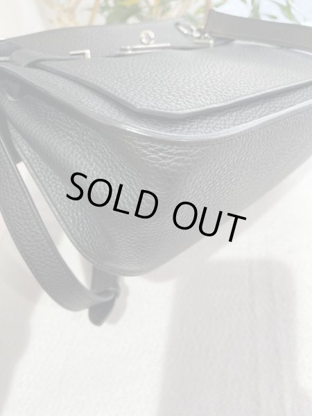画像9: 【美品】HERMES エルメス ジプシエール 28 トリヨンクレマンス ブラック シルバー金具 O刻印□ 中古 ショルダーバッグ メッセンジャーバッグ 斜め掛け レディース 女性用 ブランド 本革 レザー カーフ 黒 希少 レア プレゼント ギフト バック (9)