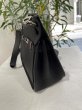 画像5: 【美品】HERMES エルメス ジプシエール 28 トリヨンクレマンス ブラック シルバー金具 O刻印□ 中古 ショルダーバッグ メッセンジャーバッグ 斜め掛け レディース 女性用 ブランド 本革 レザー カーフ 黒 希少 レア プレゼント ギフト バック (5)