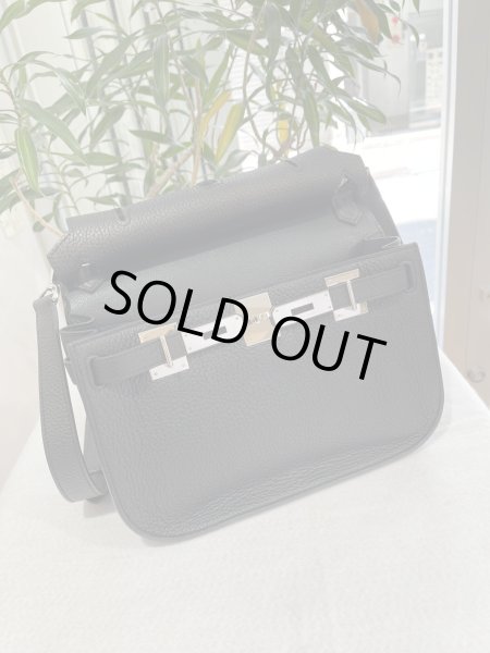 画像4: 【美品】HERMES エルメス ジプシエール 28 トリヨンクレマンス ブラック シルバー金具 O刻印□ 中古 ショルダーバッグ メッセンジャーバッグ 斜め掛け レディース 女性用 ブランド 本革 レザー カーフ 黒 希少 レア プレゼント ギフト バック (4)