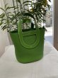 画像1: 【新品】【未使用品】HERMES エルメス インザループ 18 トリヨンクレマンス×スイフト ヴェールユッカ シルバー金具 B刻印 ハンドバッグ レディース 女性用 ブランド 本革 レザー カーフ グリーン 緑 希少 レア プレゼント ギフト バック (1)