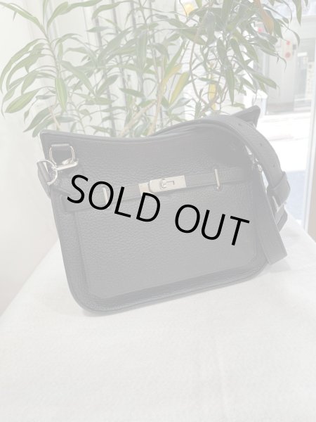 画像1: 【美品】HERMES エルメス ジプシエール 28 トリヨンクレマンス ブラック シルバー金具 O刻印□ 中古 ショルダーバッグ メッセンジャーバッグ 斜め掛け レディース 女性用 ブランド 本革 レザー カーフ 黒 希少 レア プレゼント ギフト バック (1)