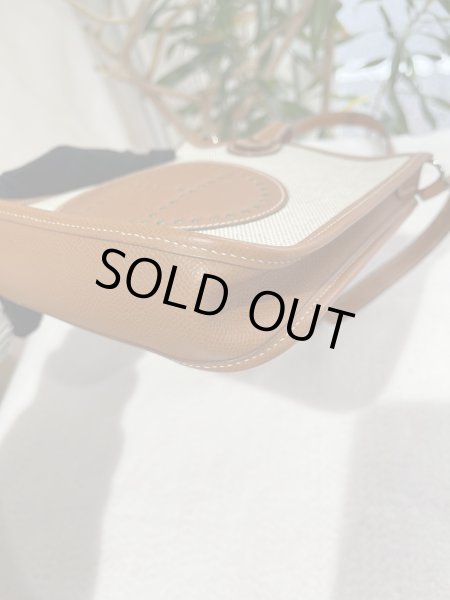 画像9: 【美品】HERMES エルメス エヴリン TPM クシュベル×トワルアッシュ コニャック×ナチュラル シルバー金具 H刻印□ コンビ 中古 ショルダーバッグ メッセンジャーバッグ レディース 女性用 ブランド 本革 レザー エプソン ブラウン 希少 レア プレゼント ギフト バック (9)