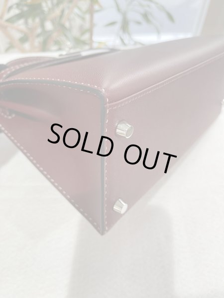 画像8: 【新品同様品】HERMES エルメス ケリー 28 外縫い Miss You ミスユー グレネムッシュ ルージュアッシュ シルバー金具 D刻印 コンビステッチ 中古 ハンドバッグ ショルダーバッグ 2WAYバッグ レディース 女性用 ブランド 本革 レザー 赤 レッド 希少 レア バック (8)
