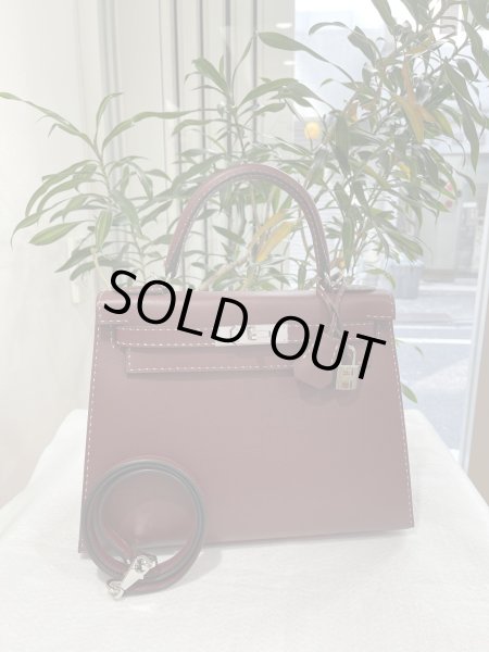 画像1: 【新品同様品】HERMES エルメス ケリー 28 外縫い Miss You ミスユー グレネムッシュ ルージュアッシュ シルバー金具 D刻印 コンビステッチ 中古 ハンドバッグ ショルダーバッグ 2WAYバッグ レディース 女性用 ブランド 本革 レザー 赤 レッド 希少 レア バック (1)
