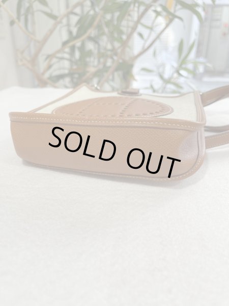 画像4: 【美品】HERMES エルメス エヴリン TPM クシュベル×トワルアッシュ コニャック×ナチュラル シルバー金具 H刻印□ コンビ 中古 ショルダーバッグ メッセンジャーバッグ レディース 女性用 ブランド 本革 レザー エプソン ブラウン 希少 レア プレゼント ギフト バック (4)