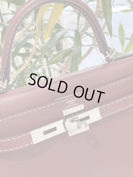 画像4: 【新品同様品】HERMES エルメス ケリー 28 外縫い Miss You ミスユー グレネムッシュ ルージュアッシュ シルバー金具 D刻印 コンビステッチ 中古 ハンドバッグ ショルダーバッグ 2WAYバッグ レディース 女性用 ブランド 本革 レザー 赤 レッド 希少 レア バック (4)