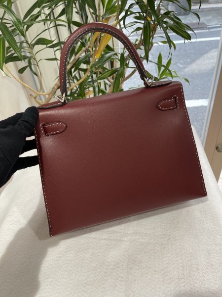 画像3: 【新品同様品】HERMES エルメス ケリー 28 外縫い Miss You ミスユー グレネムッシュ ルージュアッシュ シルバー金具 D刻印 コンビステッチ 中古 ハンドバッグ ショルダーバッグ 2WAYバッグ レディース 女性用 ブランド 本革 レザー 赤 レッド 希少 レア バック (3)