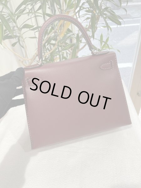 画像3: 【新品同様品】HERMES エルメス ケリー 28 外縫い Miss You ミスユー グレネムッシュ ルージュアッシュ シルバー金具 D刻印 コンビステッチ 中古 ハンドバッグ ショルダーバッグ 2WAYバッグ レディース 女性用 ブランド 本革 レザー 赤 レッド 希少 レア バック (3)