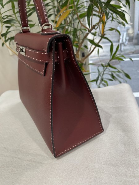 画像5: 【新品同様品】HERMES エルメス ケリー 28 外縫い Miss You ミスユー グレネムッシュ ルージュアッシュ シルバー金具 D刻印 コンビステッチ 中古 ハンドバッグ ショルダーバッグ 2WAYバッグ レディース 女性用 ブランド 本革 レザー 赤 レッド 希少 レア バック (5)