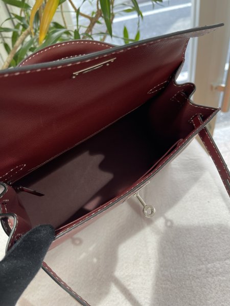 画像7: 【新品同様品】HERMES エルメス ケリー 28 外縫い Miss You ミスユー グレネムッシュ ルージュアッシュ シルバー金具 D刻印 コンビステッチ 中古 ハンドバッグ ショルダーバッグ 2WAYバッグ レディース 女性用 ブランド 本革 レザー 赤 レッド 希少 レア バック (7)
