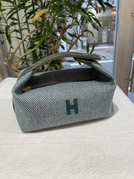 画像1: 【新品同様品】HERMES エルメス ブリッド ア ブラック PM ウール ブルーアビス シルバー金具 ハンドバッグ ポーチ 中古 クラッチバッグ セカンドバッグ バニティバッグ レディース 女性用 ブランド トワル キャンバス 青 希少 レア プレゼント ギフト バック (1)