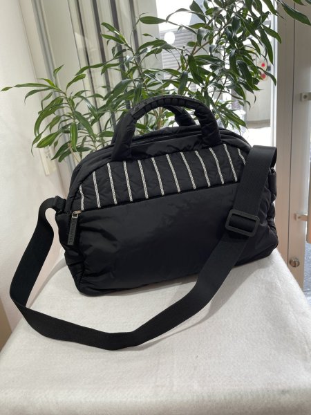 画像2: 【極美品】CHANEL シャネル ココマーク ロゴ 2WAY ボストンバッグ スポーツライン ナイロン×ラバー ブラック×ホワイト マットシルバー金具 中古 ショルダーバッグ ハンドバッグ レディース 女性用 メンズ 男性用 ユニセックス ブランド 黒 レア プレゼント バック (2)