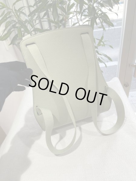 画像2: 【極美品】HERMES エルメス シェルパPM トリヨンクレマンス ライトグリーン D刻印□ ヴィンテージ 中古 リュックサック バックパック デイパック ショルダーバッグ ハンドバッグ レディース 女性用 ブランド 緑 本革 レザー カーフ 希少 レア プレゼント ギフト バック (2)