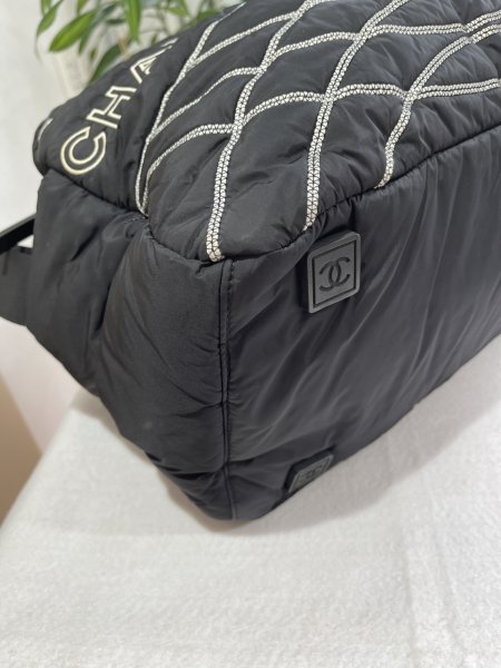 画像8: 【極美品】CHANEL シャネル ココマーク ロゴ 2WAY ボストンバッグ スポーツライン ナイロン×ラバー ブラック×ホワイト マットシルバー金具 中古 ショルダーバッグ ハンドバッグ レディース 女性用 メンズ 男性用 ユニセックス ブランド 黒 レア プレゼント バック (8)