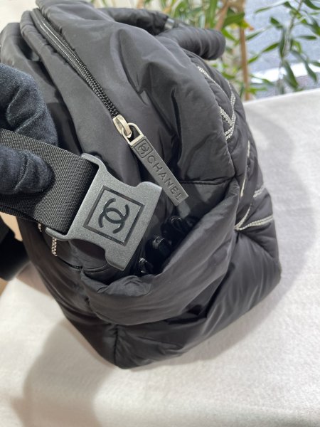 画像6: 【極美品】CHANEL シャネル ココマーク ロゴ 2WAY ボストンバッグ スポーツライン ナイロン×ラバー ブラック×ホワイト マットシルバー金具 中古 ショルダーバッグ ハンドバッグ レディース 女性用 メンズ 男性用 ユニセックス ブランド 黒 レア プレゼント バック (6)