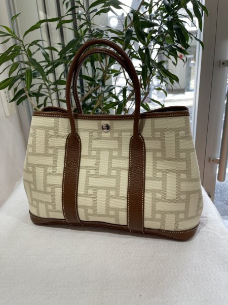 画像2: 【極美品】HERMES エルメス ガーデンパーティ 30 TPM トワルモザイク×ブッフル マロン シルバー金具 L刻印□ ブラウン コンビ 中古 ハンドバッグ トートバッグ レディース 女性用 本革 レザー カーフ 茶色 ブランド 希少 レア プレゼント ギフト バック (2)