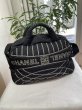 画像1: 【極美品】CHANEL シャネル ココマーク ロゴ 2WAY ボストンバッグ スポーツライン ナイロン×ラバー ブラック×ホワイト マットシルバー金具 中古 ショルダーバッグ ハンドバッグ レディース 女性用 メンズ 男性用 ユニセックス ブランド 黒 レア プレゼント バック (1)