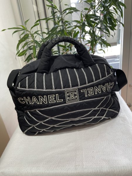 画像1: 【極美品】CHANEL シャネル ココマーク ロゴ 2WAY ボストンバッグ スポーツライン ナイロン×ラバー ブラック×ホワイト マットシルバー金具 中古 ショルダーバッグ ハンドバッグ レディース 女性用 メンズ 男性用 ユニセックス ブランド 黒 レア プレゼント バック (1)
