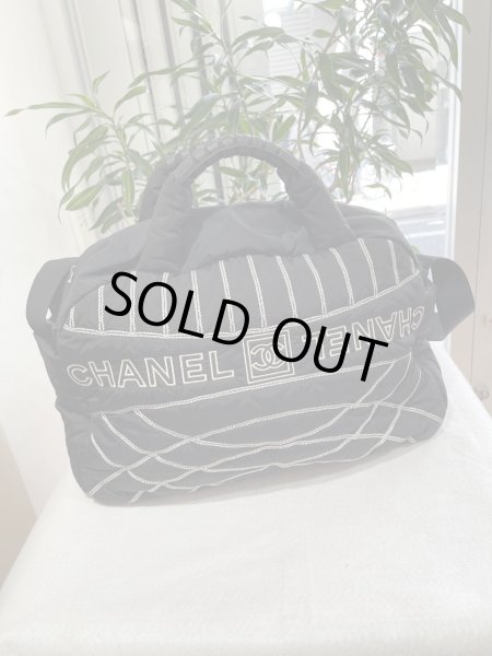 画像1: 【極美品】CHANEL シャネル ココマーク ロゴ 2WAY ボストンバッグ スポーツライン ナイロン×ラバー ブラック×ホワイト マットシルバー金具 中古 ショルダーバッグ ハンドバッグ レディース 女性用 メンズ 男性用 ユニセックス ブランド 黒 レア プレゼント バック (1)