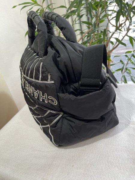 画像5: 【極美品】CHANEL シャネル ココマーク ロゴ 2WAY ボストンバッグ スポーツライン ナイロン×ラバー ブラック×ホワイト マットシルバー金具 中古 ショルダーバッグ ハンドバッグ レディース 女性用 メンズ 男性用 ユニセックス ブランド 黒 レア プレゼント バック (5)