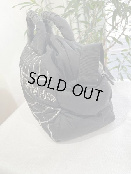 画像5: 【極美品】CHANEL シャネル ココマーク ロゴ 2WAY ボストンバッグ スポーツライン ナイロン×ラバー ブラック×ホワイト マットシルバー金具 中古 ショルダーバッグ ハンドバッグ レディース 女性用 メンズ 男性用 ユニセックス ブランド 黒 レア プレゼント バック (5)