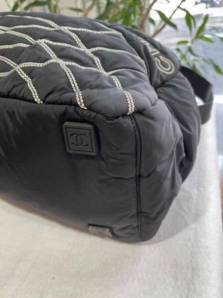 画像9: 【極美品】CHANEL シャネル ココマーク ロゴ 2WAY ボストンバッグ スポーツライン ナイロン×ラバー ブラック×ホワイト マットシルバー金具 中古 ショルダーバッグ ハンドバッグ レディース 女性用 メンズ 男性用 ユニセックス ブランド 黒 レア プレゼント バック (9)