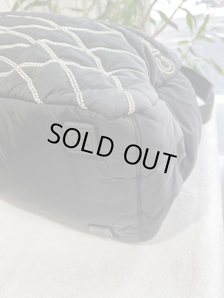 画像9: 【極美品】CHANEL シャネル ココマーク ロゴ 2WAY ボストンバッグ スポーツライン ナイロン×ラバー ブラック×ホワイト マットシルバー金具 中古 ショルダーバッグ ハンドバッグ レディース 女性用 メンズ 男性用 ユニセックス ブランド 黒 レア プレゼント バック (9)