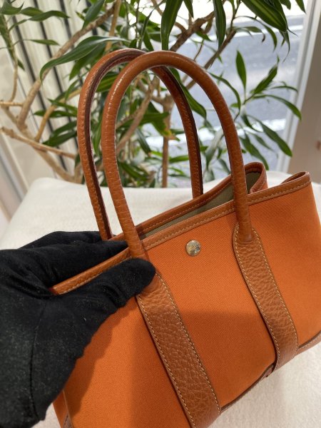画像4: 【美品】HERMES エルメス ガーデンパーティ 23 TTPM トワルオフィシエ×ブッフル ポティロン シルバー金具 I刻印□ オレンジ 中古 ハンドバッグ クラッチバッグ セカンドバッグ ポーチ レディース 女性用 本革 レザー ブランド 希少 レア プレゼント ギフト バック (4)