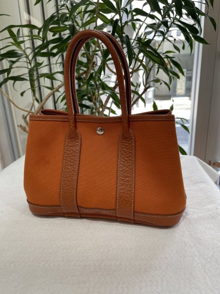 画像2: 【美品】HERMES エルメス ガーデンパーティ 23 TTPM トワルオフィシエ×ブッフル ポティロン シルバー金具 I刻印□ オレンジ 中古 ハンドバッグ クラッチバッグ セカンドバッグ ポーチ レディース 女性用 本革 レザー ブランド 希少 レア プレゼント ギフト バック (2)