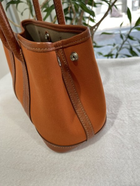 画像5: 【美品】HERMES エルメス ガーデンパーティ 23 TTPM トワルオフィシエ×ブッフル ポティロン シルバー金具 I刻印□ オレンジ 中古 ハンドバッグ クラッチバッグ セカンドバッグ ポーチ レディース 女性用 本革 レザー ブランド 希少 レア プレゼント ギフト バック (5)