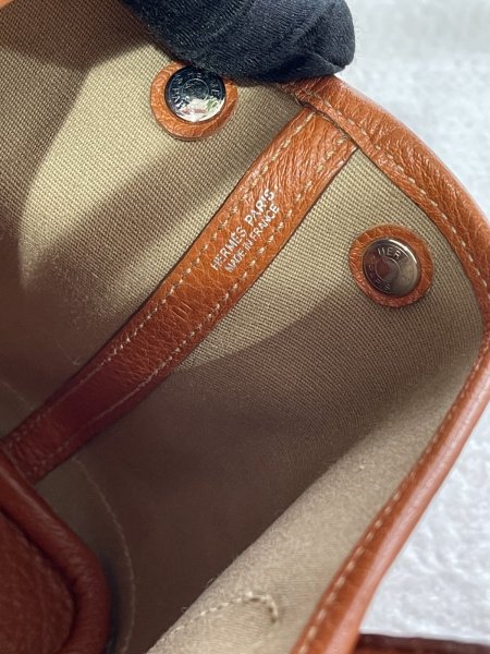 画像6: 【美品】HERMES エルメス ガーデンパーティ 23 TTPM トワルオフィシエ×ブッフル ポティロン シルバー金具 I刻印□ オレンジ 中古 ハンドバッグ クラッチバッグ セカンドバッグ ポーチ レディース 女性用 本革 レザー ブランド 希少 レア プレゼント ギフト バック (6)