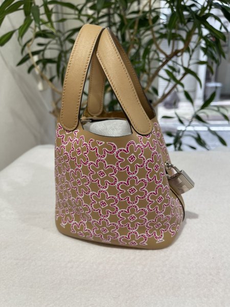 画像3: 【新品同様品】HERMES エルメス ピコタン ロック ミクロ 14 ラッキーデイジー スイフト モーヴシルベストル×キュイーブル×ホワイト シルバー金具 U刻印 マイクロ 中古 ハンドバッグ レディース 女性用 ブランド レザー カーフ 希少 レア プレゼント ギフト バック (3)