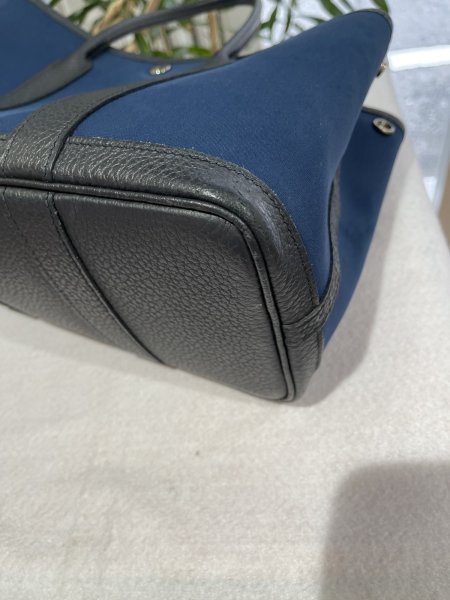画像8: 【美品】HERMES エルメス ガーデンパーティ 30 TPM トワルアッシュ×ネゴンダ ブルーマルタ シルバー金具 R刻印□ ブルードマルト 中古 ハンドバッグ トートバッグ レディース 女性用 本革 レザー カーフ ブラック 青 黒 ブランド 希少 レア プレゼント ギフト バック (8)