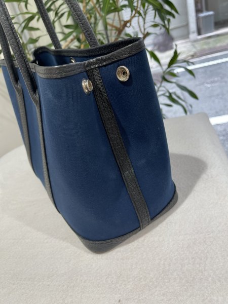 画像5: 【美品】HERMES エルメス ガーデンパーティ 30 TPM トワルアッシュ×ネゴンダ ブルーマルタ シルバー金具 R刻印□ ブルードマルト 中古 ハンドバッグ トートバッグ レディース 女性用 本革 レザー カーフ ブラック 青 黒 ブランド 希少 レア プレゼント ギフト バック (5)