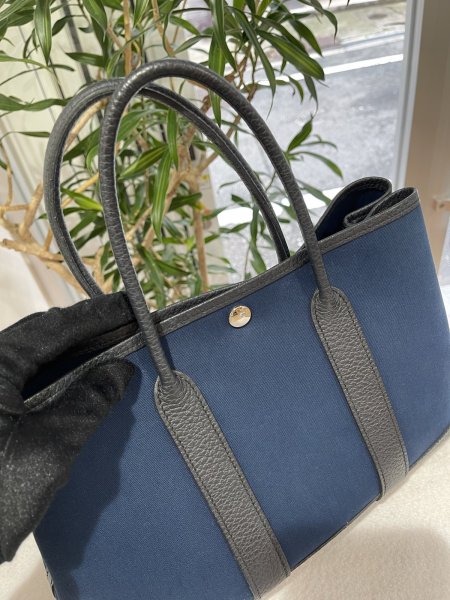 画像4: 【美品】HERMES エルメス ガーデンパーティ 30 TPM トワルアッシュ×ネゴンダ ブルーマルタ シルバー金具 R刻印□ ブルードマルト 中古 ハンドバッグ トートバッグ レディース 女性用 本革 レザー カーフ ブラック 青 黒 ブランド 希少 レア プレゼント ギフト バック (4)