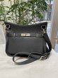 画像1: 【美品】HERMES エルメス ジプシエール28 トリヨンクレマンス ブラック シルバー金具 N刻印□ 中古 ショルダーバッグ メッセンジャーバッグ 斜め掛け レディース 女性用 ブランド 本革 レザー カーフ 黒 希少 レア プレゼント ギフト バック (1)