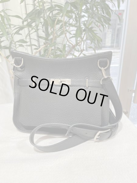 画像1: 【美品】HERMES エルメス ジプシエール28 トリヨンクレマンス ブラック シルバー金具 N刻印□ 中古 ショルダーバッグ メッセンジャーバッグ 斜め掛け レディース 女性用 ブランド 本革 レザー カーフ 黒 希少 レア プレゼント ギフト バック (1)