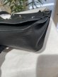 画像9: 【美品】HERMES エルメス ジプシエール28 トリヨンクレマンス ブラック シルバー金具 N刻印□ 中古 ショルダーバッグ メッセンジャーバッグ 斜め掛け レディース 女性用 ブランド 本革 レザー カーフ 黒 希少 レア プレゼント ギフト バック (9)