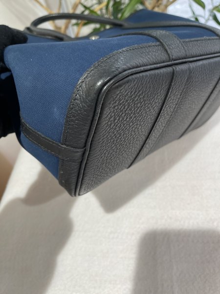 画像7: 【美品】HERMES エルメス ガーデンパーティ 30 TPM トワルアッシュ×ネゴンダ ブルーマルタ シルバー金具 R刻印□ ブルードマルト 中古 ハンドバッグ トートバッグ レディース 女性用 本革 レザー カーフ ブラック 青 黒 ブランド 希少 レア プレゼント ギフト バック (7)