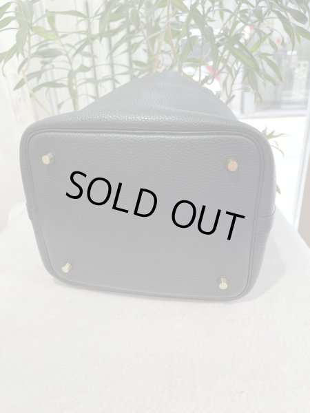 画像4: 【新品同様品】HERMES エルメス ピコタンロック 22 MM トリヨンクレマンス ブラック ゴールド金具 Y刻印 中古 ハンドバッグ レディース 女性用 ブランド 本革 レザー カーフ 黒 希少 レア プレゼント ギフト バック (4)