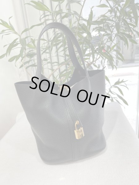画像1: 【新品同様品】HERMES エルメス ピコタンロック 22 MM トリヨンクレマンス ブラック ゴールド金具 Y刻印 中古 ハンドバッグ レディース 女性用 ブランド 本革 レザー カーフ 黒 希少 レア プレゼント ギフト バック (1)