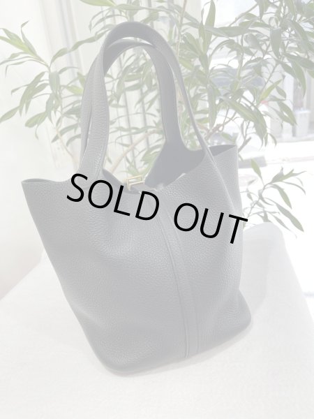 画像5: 【新品同様品】HERMES エルメス ピコタンロック 22 MM トリヨンクレマンス ブラック ゴールド金具 Y刻印 中古 ハンドバッグ レディース 女性用 ブランド 本革 レザー カーフ 黒 希少 レア プレゼント ギフト バック (5)