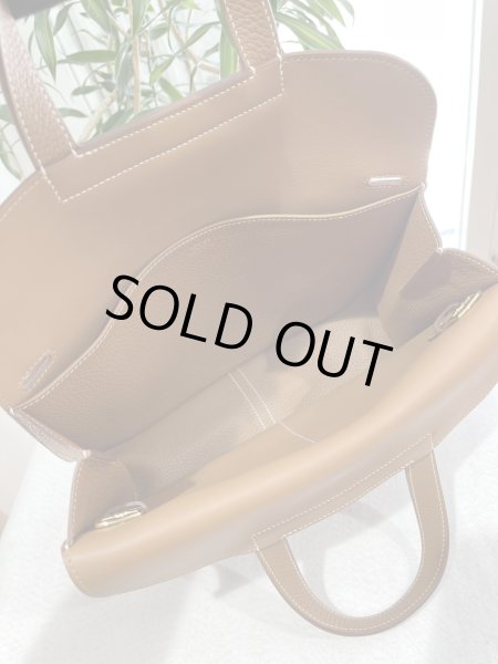 画像9: 【新品同様品】HERMES エルメス アルザン 31 トリヨンクレマンス ゴールド ゴールド金具 B刻印 5WAYバッグ ハンドバッグ ショルダーバッグ クラッチバッグ レディース 女性用 本革 レザー カーフ ブランド ブラウン 茶色 希少 レア プレゼント ギフト バック (9)