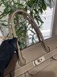 画像4: 【美品】HERMES エルメス ショルダーバーキン 42 トゴ エトゥープ シルバー金具 N刻印□ 新型 中古 ショルダーバッグ ハンドバッグ トートバッグ レディース 女性用 ブランド グレー 本革 レザー カーフ 希少 レア プレゼント ギフト バック (4)