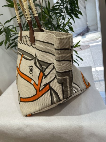 画像4: 【極美品】HERMES エルメス スティープル 31 ラージトートバッグ トワルアッシュ×バレニア×ストロー ベージュ×フォーブ O刻印□ 中古 ハンドバッグ ショルダーバッグ レディース 女性用 ブランド ブラウン 本革 レザー 希少 レア プレゼント ギフト バック (4)