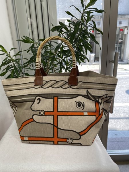 画像2: 【極美品】HERMES エルメス スティープル 31 ラージトートバッグ トワルアッシュ×バレニア×ストロー ベージュ×フォーブ O刻印□ 中古 ハンドバッグ ショルダーバッグ レディース 女性用 ブランド ブラウン 本革 レザー 希少 レア プレゼント ギフト バック (2)