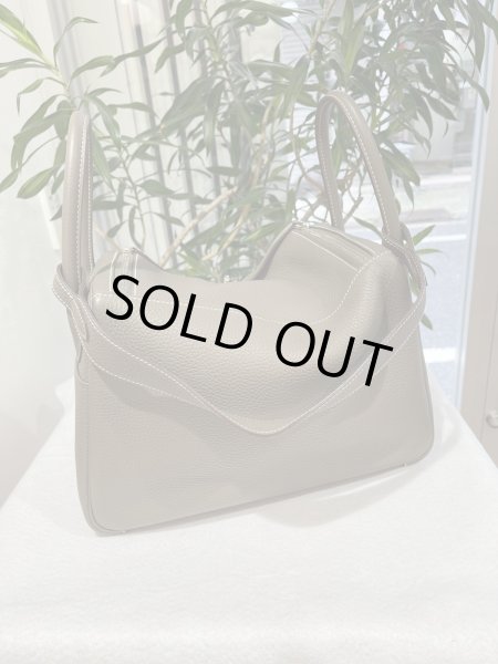 画像2: 【新品同様品】HERMES エルメス リンディ 30 トリヨンクレマンス エトゥープ シルバー金具 R刻印□ グレー 中古 ハンドバッグ ショルダーバッグ 2WAYバッグ レディース 女性用 ブランド 本革 レザー カーフ 希少 レア プレゼント ギフト バック (2)