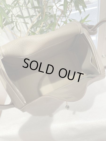 画像8: 【新品同様品】HERMES エルメス リンディ 30 トリヨンクレマンス エトゥープ シルバー金具 R刻印□ グレー 中古 ハンドバッグ ショルダーバッグ 2WAYバッグ レディース 女性用 ブランド 本革 レザー カーフ 希少 レア プレゼント ギフト バック (8)