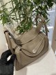 画像4: 【新品同様品】HERMES エルメス リンディ 30 トリヨンクレマンス エトゥープ シルバー金具 R刻印□ グレー 中古 ハンドバッグ ショルダーバッグ 2WAYバッグ レディース 女性用 ブランド 本革 レザー カーフ 希少 レア プレゼント ギフト バック (4)