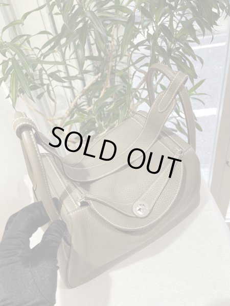 画像4: 【新品同様品】HERMES エルメス リンディ 30 トリヨンクレマンス エトゥープ シルバー金具 R刻印□ グレー 中古 ハンドバッグ ショルダーバッグ 2WAYバッグ レディース 女性用 ブランド 本革 レザー カーフ 希少 レア プレゼント ギフト バック (4)